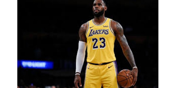 James håber, at trøjen bliver pensioneret fra Lakers